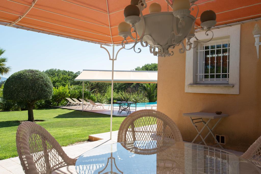Hotel La Tarentane Grimaud Exterior foto